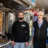 Il pioniere del �kebab barese� � Ibrahim D�zdemir, oggi 63enne, che nel 2006 fond� nel quartiere Carrassi il suo �Istanbul Doner Kebab�, da allora portato avanti con l�aiuto della moglie Guley e dei suoi sette figli